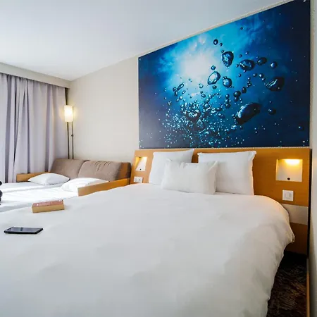 Отель Novotel Avold 4*