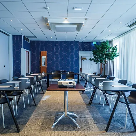 מלון Novotel Avold סנט-אבול