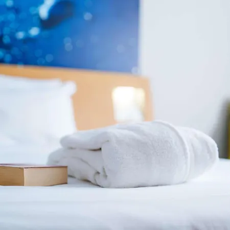 מלון Novotel Avold סנט-אבול
